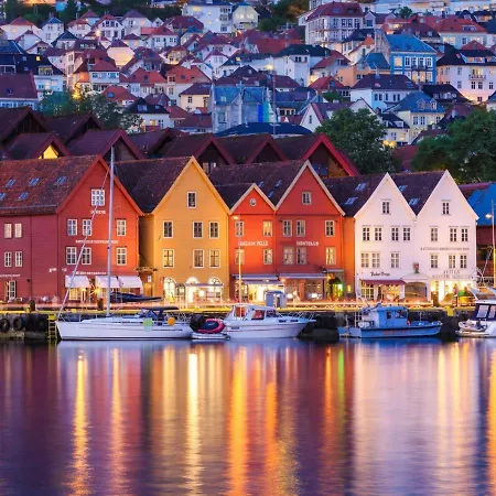 Quartet Bryggen - Quiet And Cozy - Norwegians Minimum Age 25 Берген