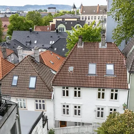 Four By Bryggen - Central, Quiet And Cozy - Norwegians Minimum Age 25 Διαμέρισμα