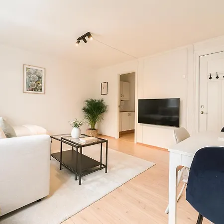Quartet Bryggen - Quiet And Cozy - Norwegians Minimum Age 25 * Берген